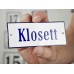 Emaljskylt Klosett vit - blå 12 x 5 cm modell 3 Emaljskylt Klosett vit - blå 12 x 5 cm modell 3